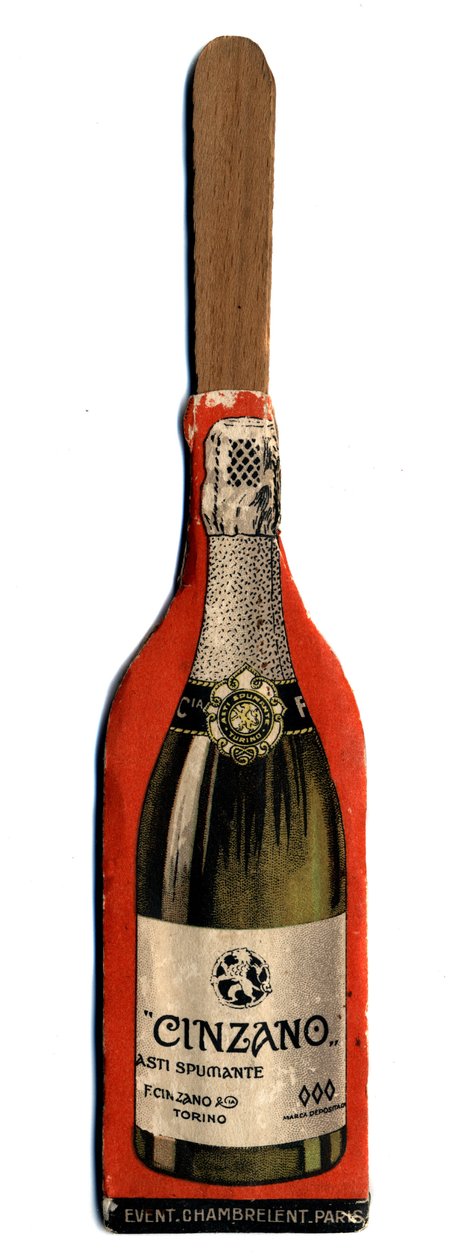 Pieni mainosviuhka, esine on peräisin Vermouth-tuotemerkin Cinzano, italialaisen aperitiiviviinin, promootiosta. Debyytti 1900-luvun yksityinen kokoelma tekijältä Anonymous Anonymous