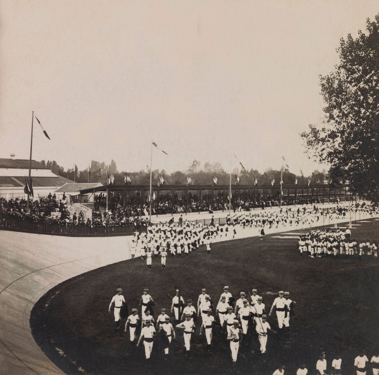 Vuoden 1900 maailmannäyttely - Universelle de 1900 -näyttely Pariisissa: Exposition de Vincennes, voimistelukilpailu - yksityinen kokoelma tekijältä Anonymous Anonymous