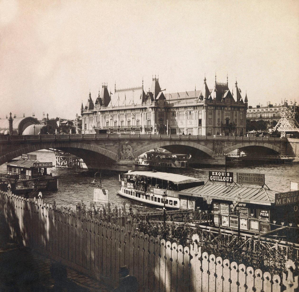 Vuoden 1900 maailmannäyttely - Universelle de 1900 -näyttely Pariisissa: Pariisin kaupungin paviljonki - yksityinen kokoelma tekijältä Anonymous Anonymous