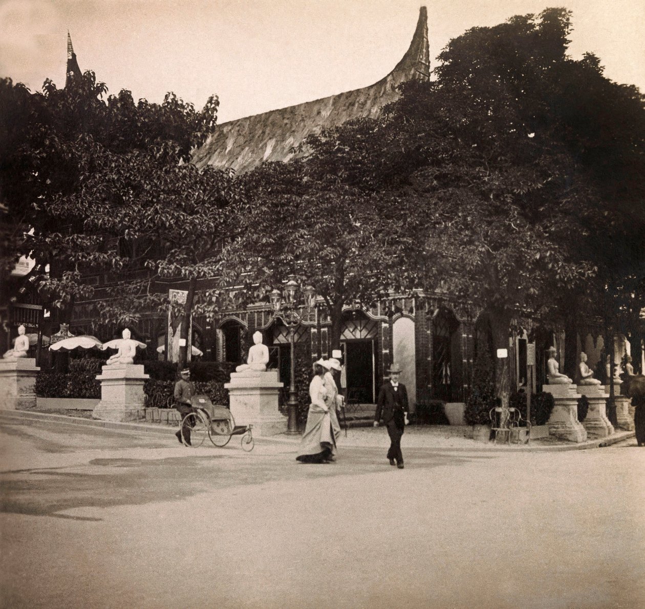 Vuoden 1900 maailmannäyttely - Universelle de 1900 -näyttely Pariisissa: Neerlandaises Indies - yksityinen kokoelma tekijältä Anonymous Anonymous