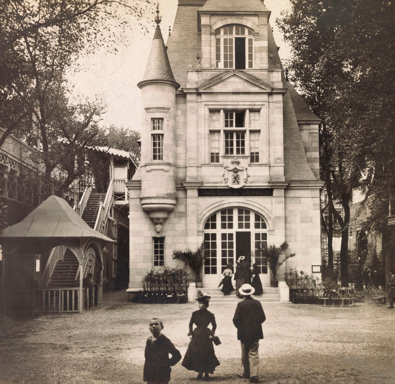 Vuoden 1900 maailmannäyttely - Universelle de 1900 -näyttely Pariisissa: Pavillon du Luxembourg - yksityinen kokoelma tekijältä Anonymous Anonymous