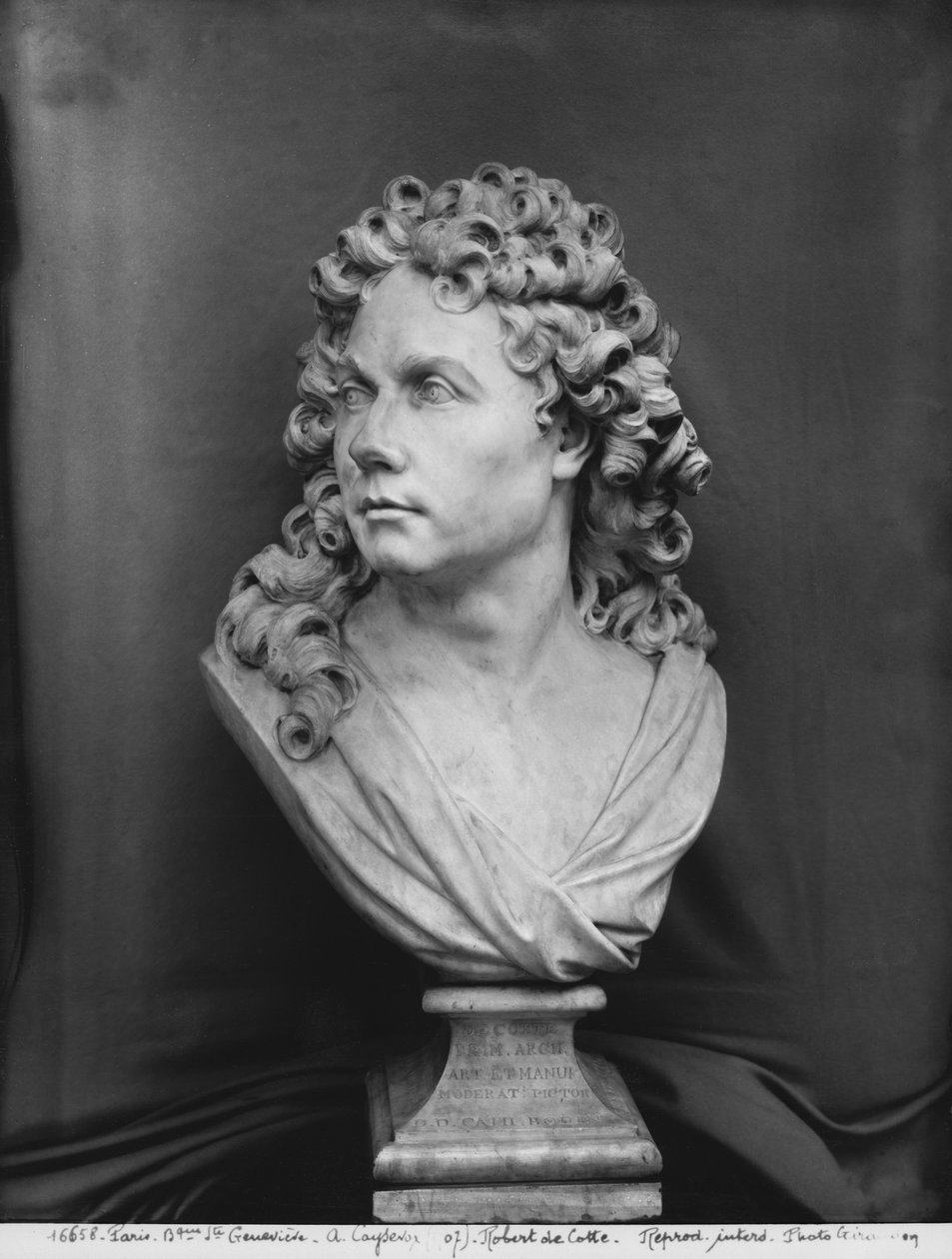 Robert de Cotten rintakuva, 1707 (katso myös 346009, 346011) (marmori) tekijältä Antoine Coysevox