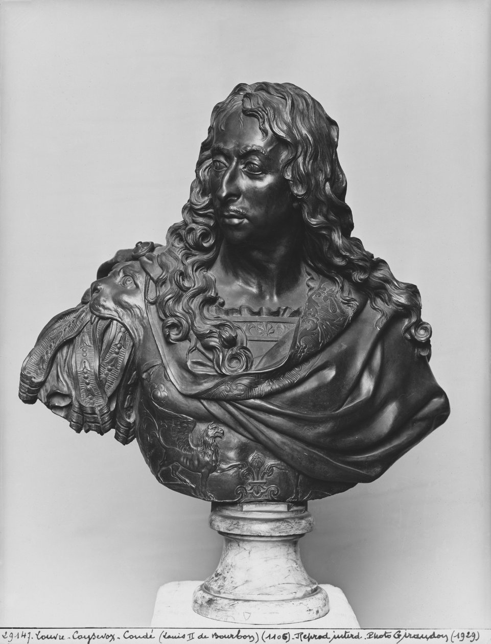 Louis II:n Bourbonin prinssin rintakuva, joka tunnetaan nimellä Le Grand Conde (pronssi) tekijältä Antoine Coysevox
