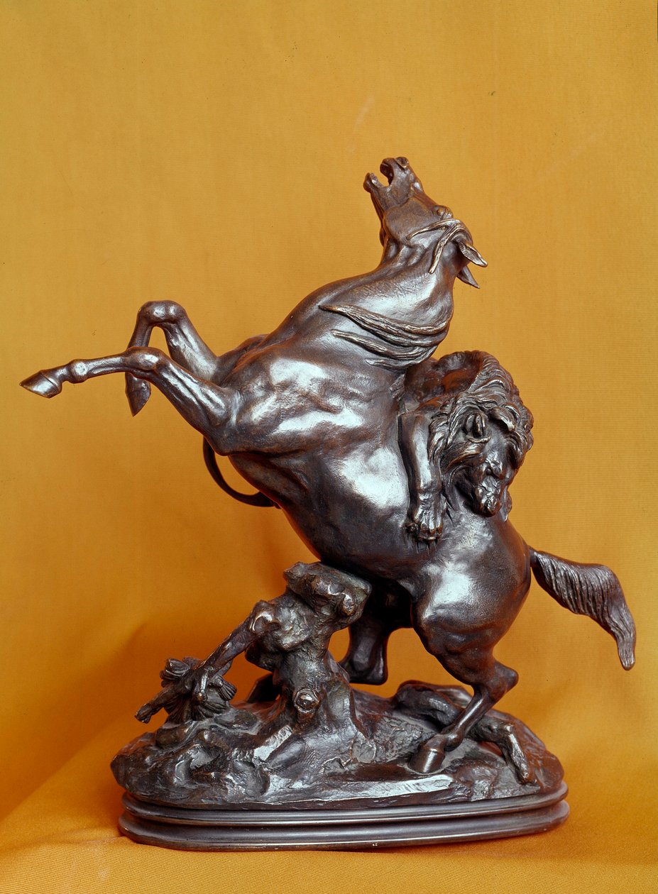 Antoine Louis Baryen (1795-1875) 1800-luvun leijona hyökkäämässä pronssiveistos. Pariisi, Louvre-museo tekijältä Antoine Louis Barye