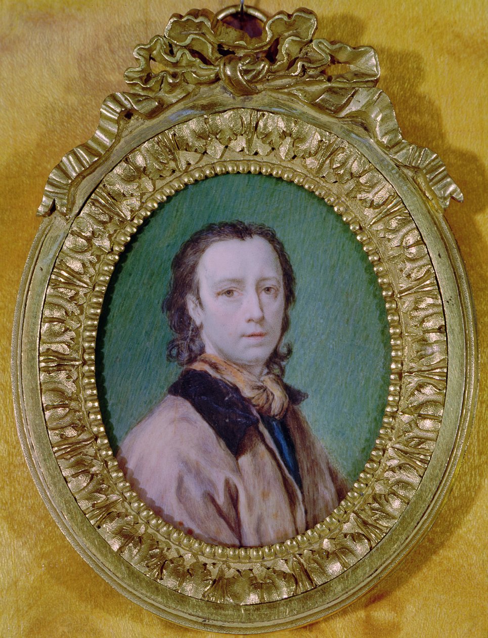 Omakuva medaljonissa (miniatyyri) tekijältä Anton Raphael Mengs