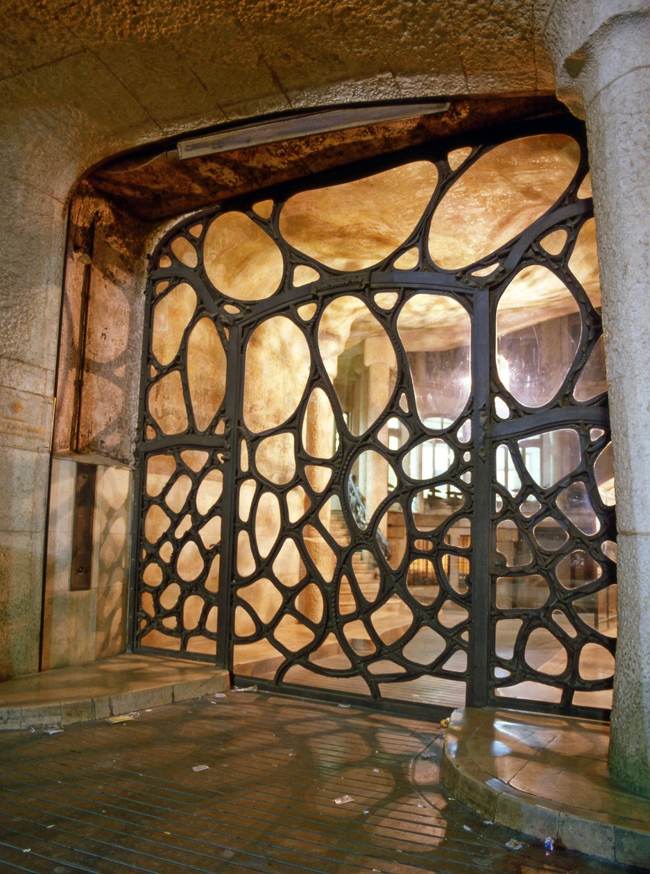 La Casa Mila, La Pedrera, Passeig de Gracia Barcelonassa (Espanja). Arkkitehti Antoni Gaudi i Cornet (1852-1926). tekijältä Antoni Gaudi
