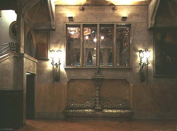 Suuri sali tekijältä Antoni Gaudi