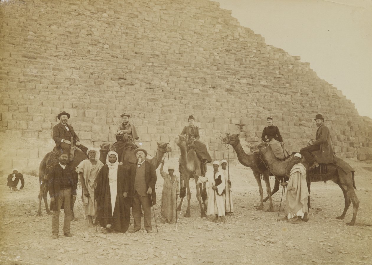 Turistien perhe Gizassa, Egyptissä tekijältä Antonio Beato