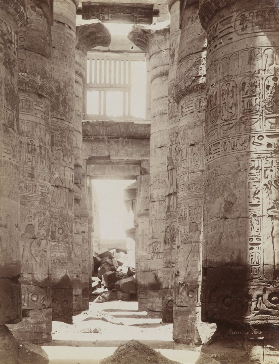 Hypostyle Hall Karnakin temppelissä, näkymä Hypostyle Halliin tekijältä Antonio Beato