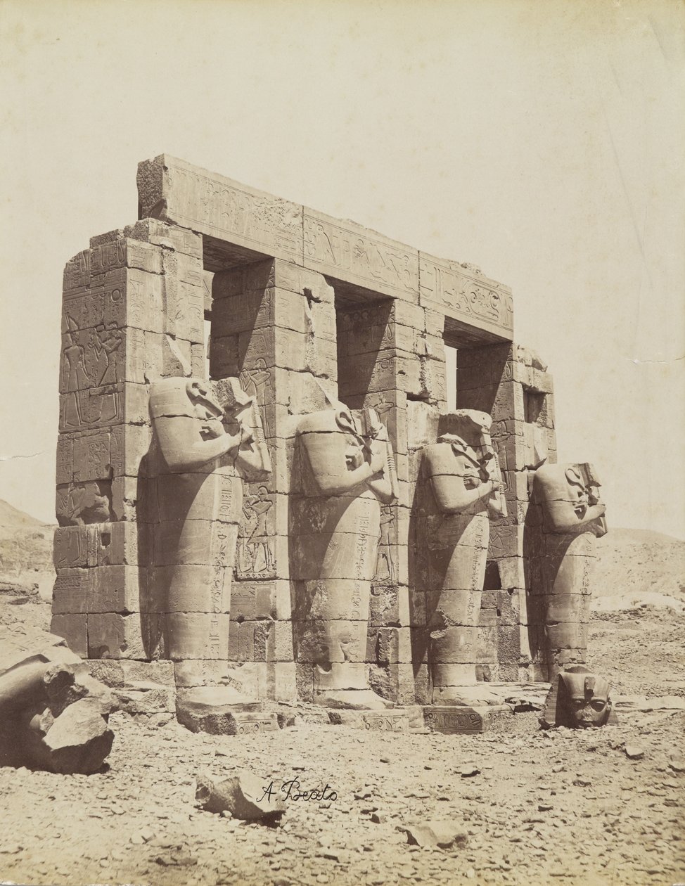 Ramesseum, Thebes, näkymä toisen tuomioistuimen kaakkoon tekijältä Antonio Beato