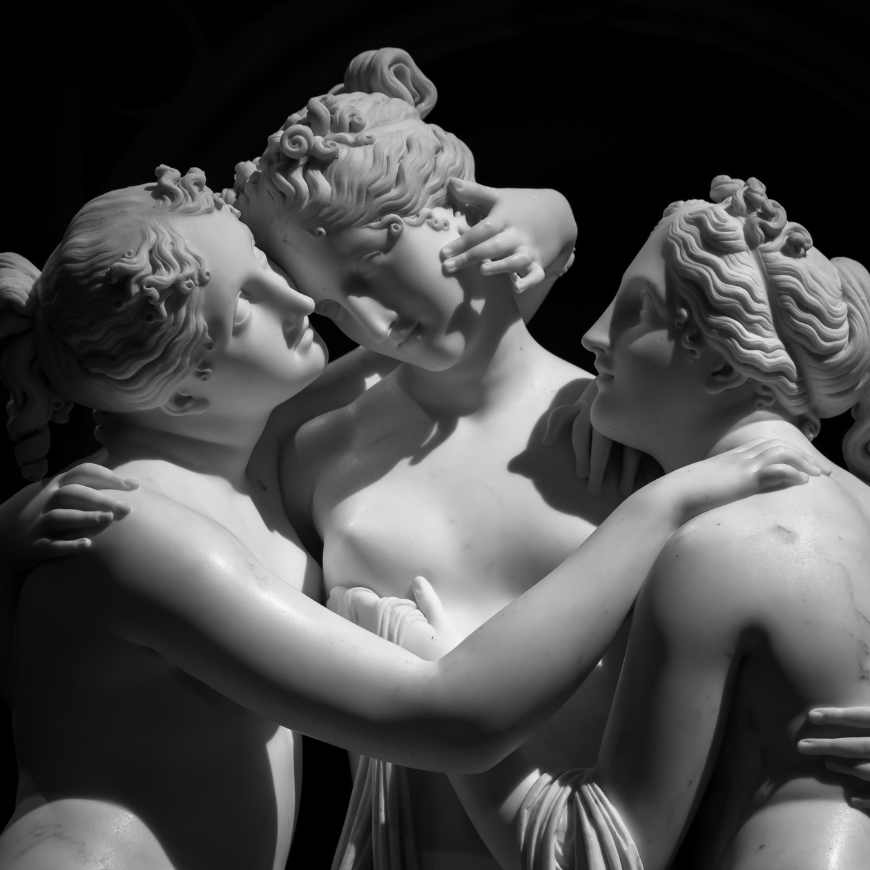 MILANO, ITALIA - NOIN KESÄKUU 2020: Antonio Canovan patsas "Kolme armoa" (Le tre Gr..., 2019) (kuva). tekijältä Antonio Canova
