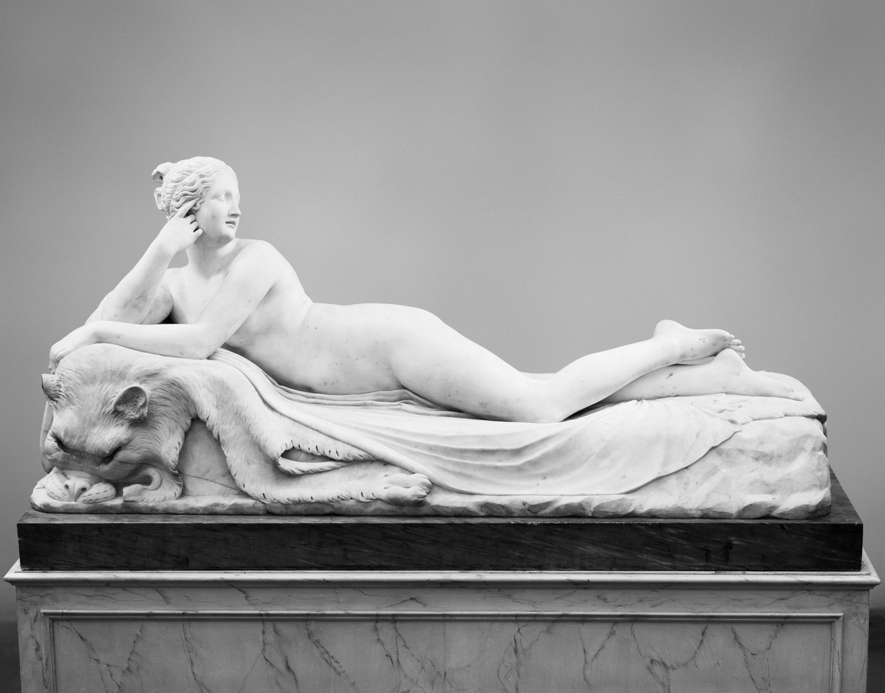 Makaava Naiad tekijältä Antonio Canova