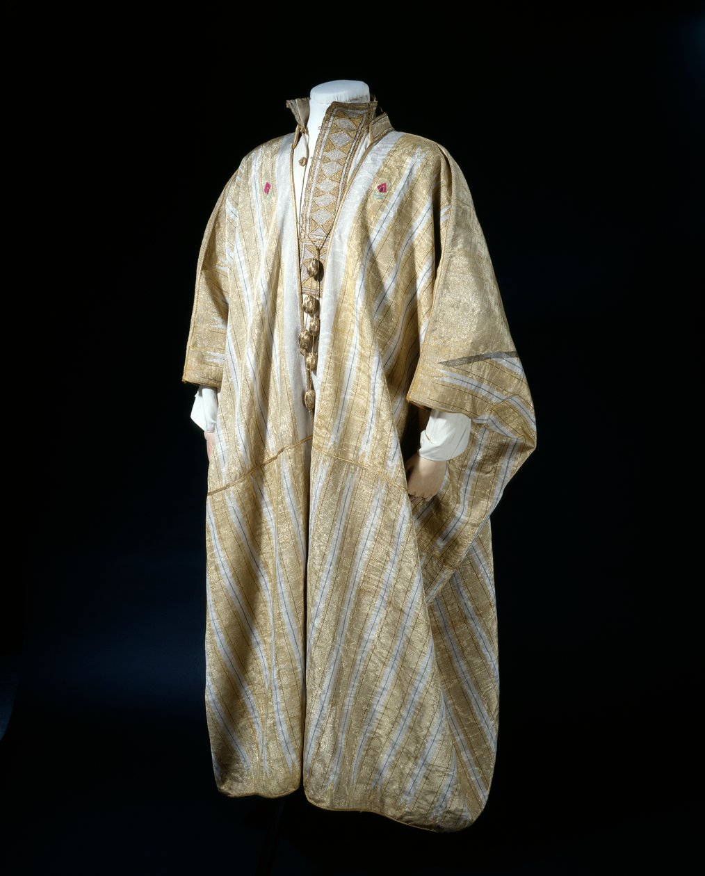 Arabian viitta, Arabian niemimaa, 1916 (silkki kulta- ja hopealangalla) tekijältä Arabic School
