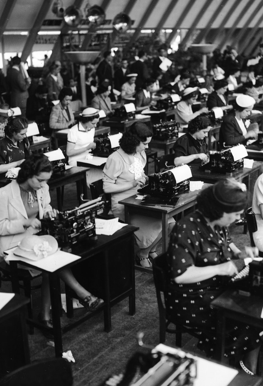 Konekirjoittajat työskentelevät, Italia, 1938 (lasilevy) tekijältä Armando Bruni