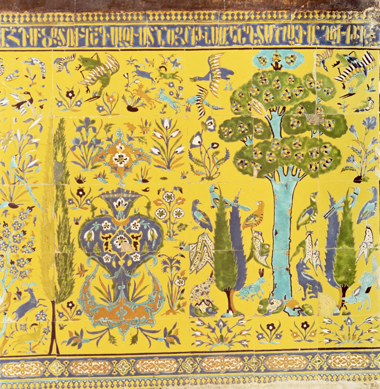 Yksityiskohta sisäseinän laattojen alaosasta, vuonna 1613 valmistunut kirkko (keraaminen) tekijältä Armenian School