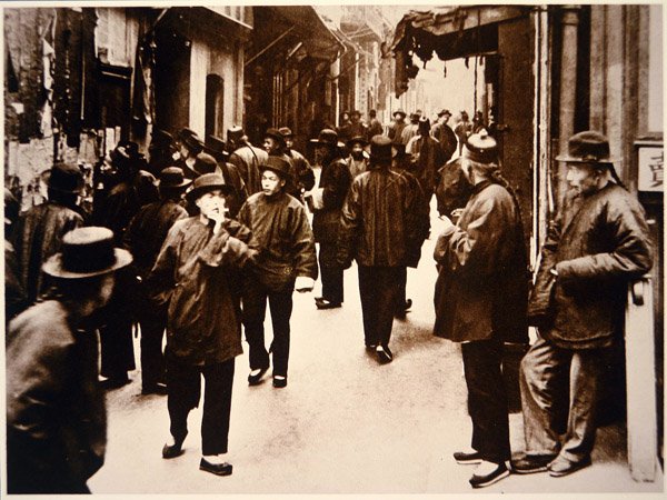 Ross Alley "Street of Gamblers", Chinatown, San Francisco tekijältä Arnold Genthe