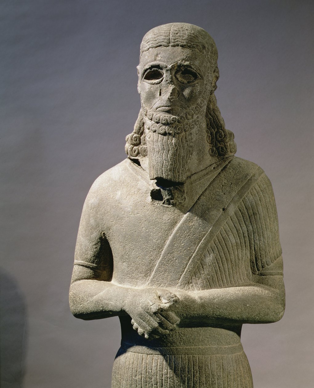 Haddad-Yishi-jumalalle omistettu patsas (basaltti) (katso myös 110888) tekijältä Assyrian