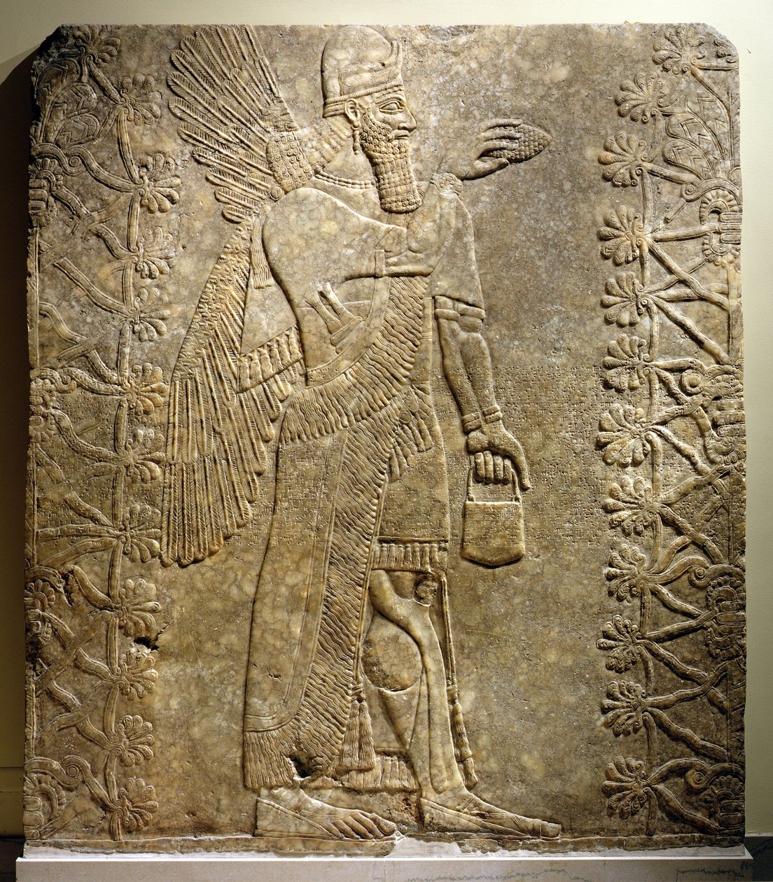 Siivekäs Genie, Luoteispalatsista (huone L), Nimrud, Assyria, n. 883-859 eKr. (alabasteri) tekijältä Assyrian