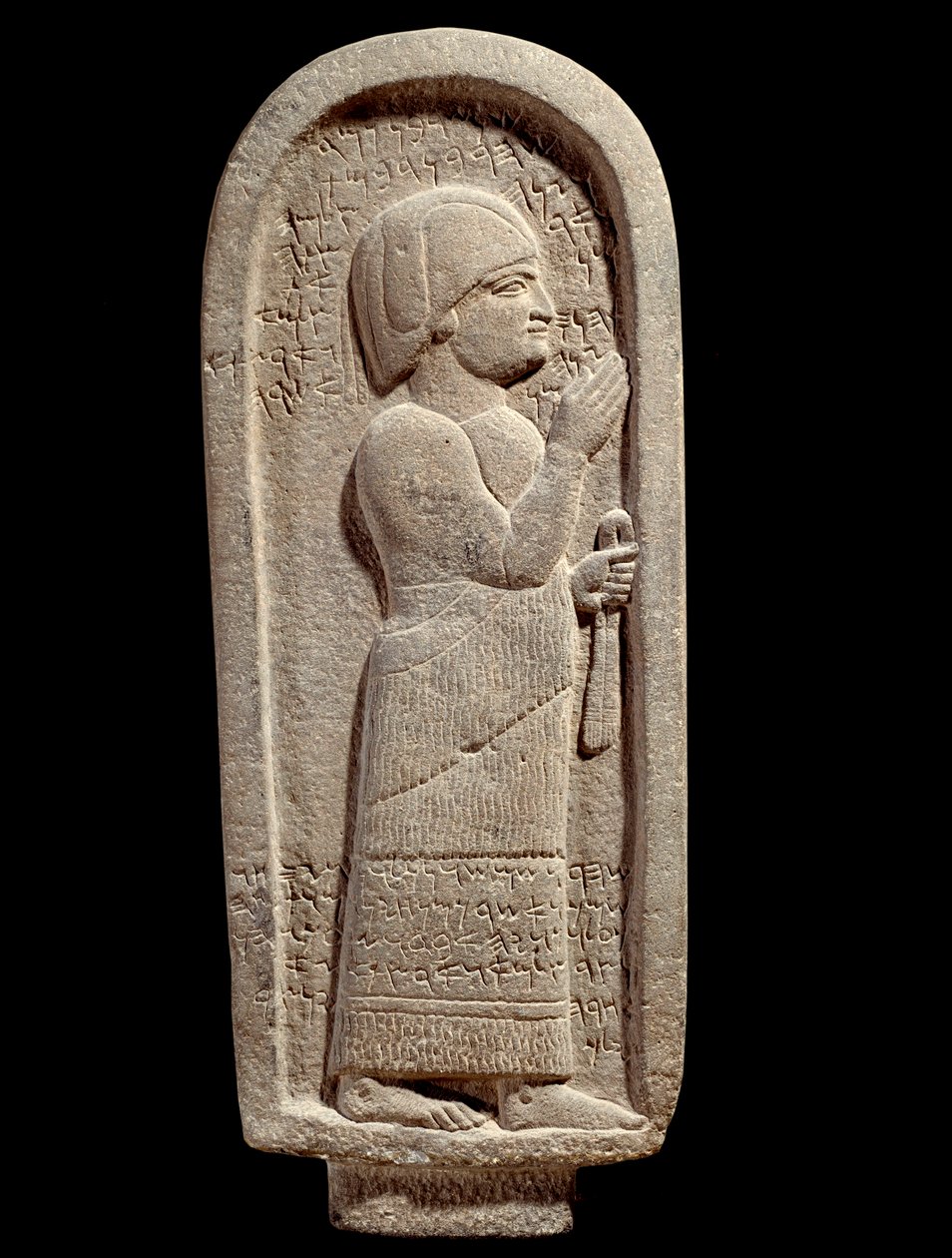 Kuujumalan papin Si Gabborin basalttihautajaisstele. arameankielinen epitafi. 7. vuosisadalla eaa. Syyriasta. Pariisi, Louvre-museo tekijältä Assyrian