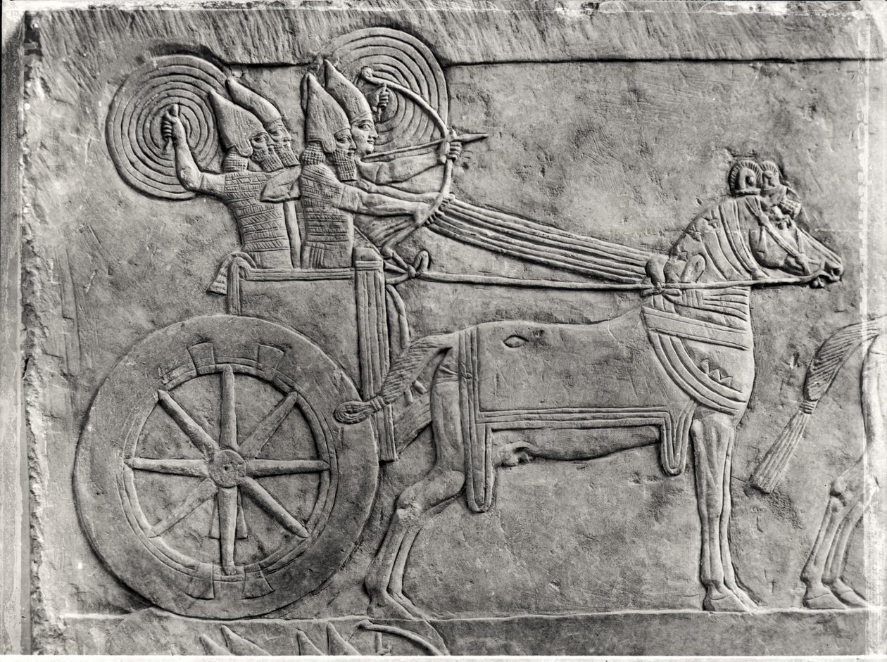 Assyrian armeijaa taistelussa esittävän reliefin katkelma Ashurbanipalin palatsista Ninivessä, noin 645 eaa., kivi yksityiskohta svetokuvasta 161334 tekijältä Assyrian