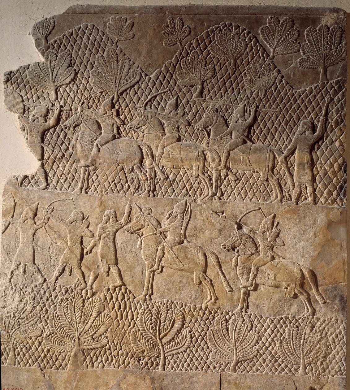Antiikin itämainen taide: taistelukohtaus. Assurbanipal-palatsin matala kohokuvio, Assyria (7. vuosisadalla eKr.). Pariisi, Musee du Louvre tekijältä Assyrian