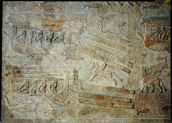 Puita kuljettavia aluksia kuvaava reliefi Sargon II:n palatsista Khorsabadista Irakista tekijältä Assyrian