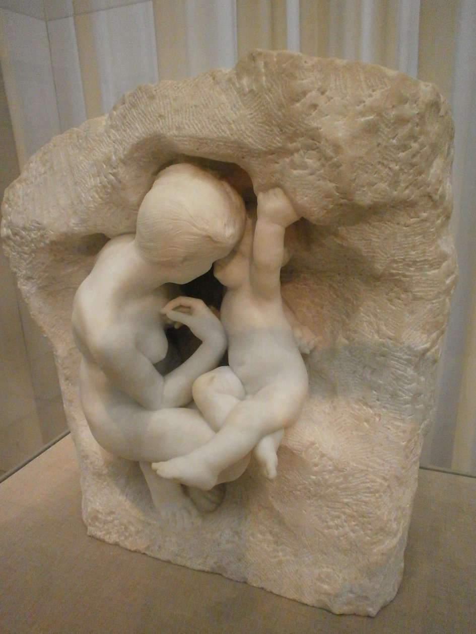 Nuori äiti luolassa tekijältä Auguste Rodin