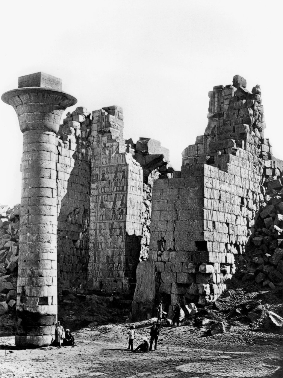 Kolumni Karnakissa, Egyptissä, 1893 tekijältä Auguste Edouard Mariette