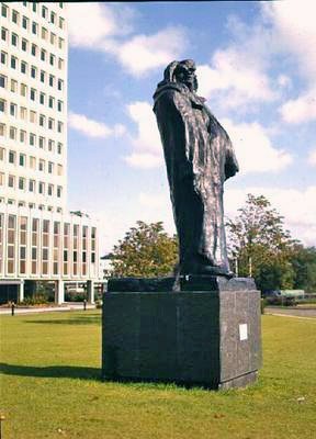 Balzac (pronssi) tekijältä Auguste Rodin