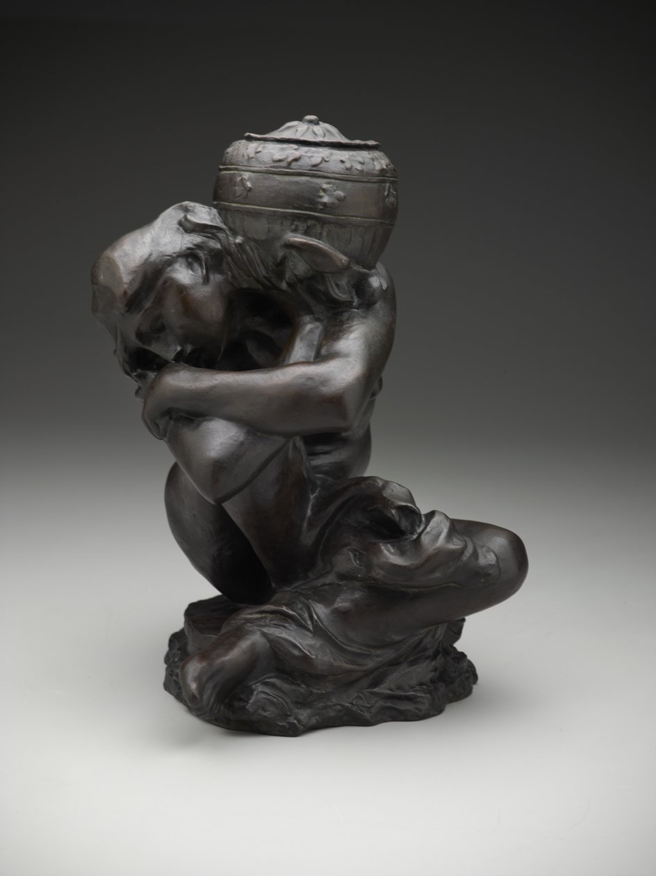 Pudonnut karyatidi kantamassa uurnaa tekijältä Auguste Rodin
