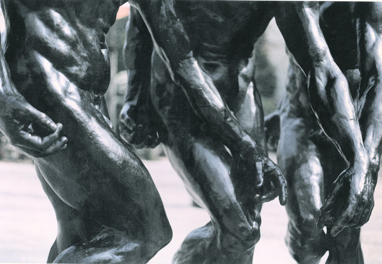 Kolme varjoa, yksityiskohta vartalosta ja käsivarsista, 1881 pronssi yksityiskohta 108012 tekijältä Auguste Rodin