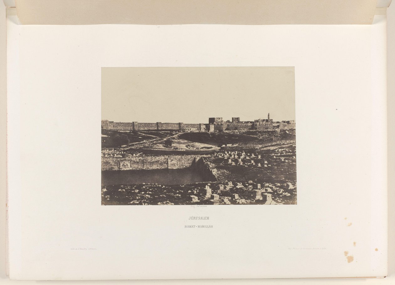 Mamilla-allas Jerusalemin vanhan kaupungin muurin ulkopuolella Jerusalem. Birket-Mamillah (otsikko esineessä) tekijältä Auguste Salzmann