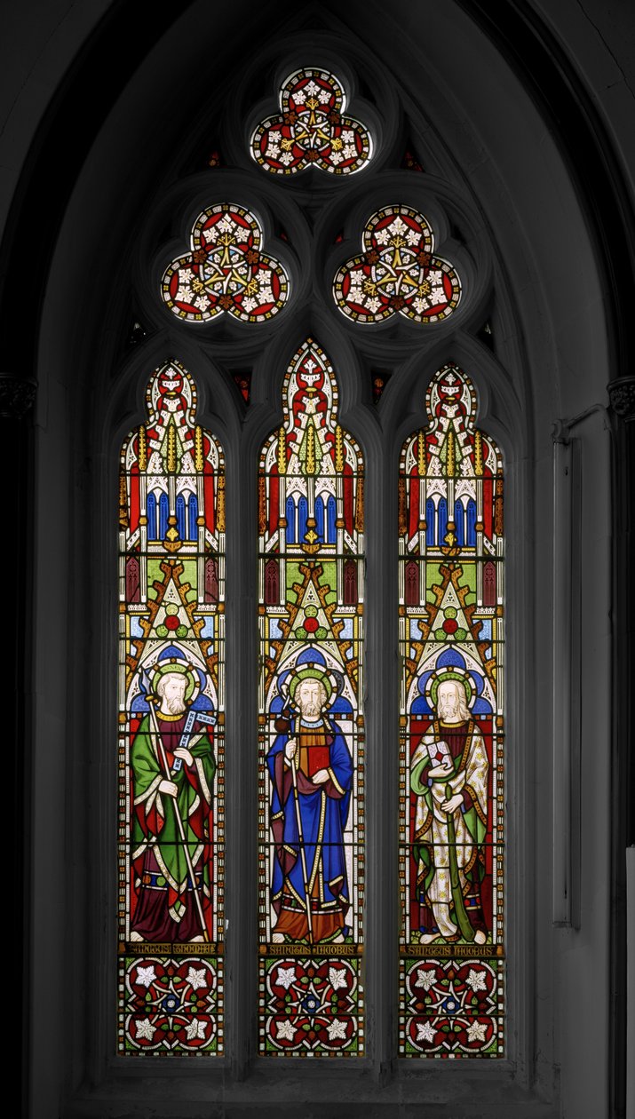 Pyhä Tuomas, Pyhä Jaakob Suuri ja Pyhä Jaakob Vähäinen, 1849 (lasimaalauksia). tekijältä Augustus Welby Northmore Pugin