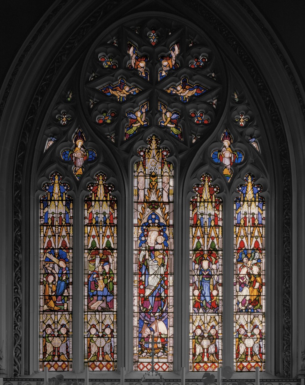 Neitsyt ja Kristus ja kohtauksia hänen elämästään, 1851 (lasimaalauksia) tekijältä Augustus Welby Northmore Pugin