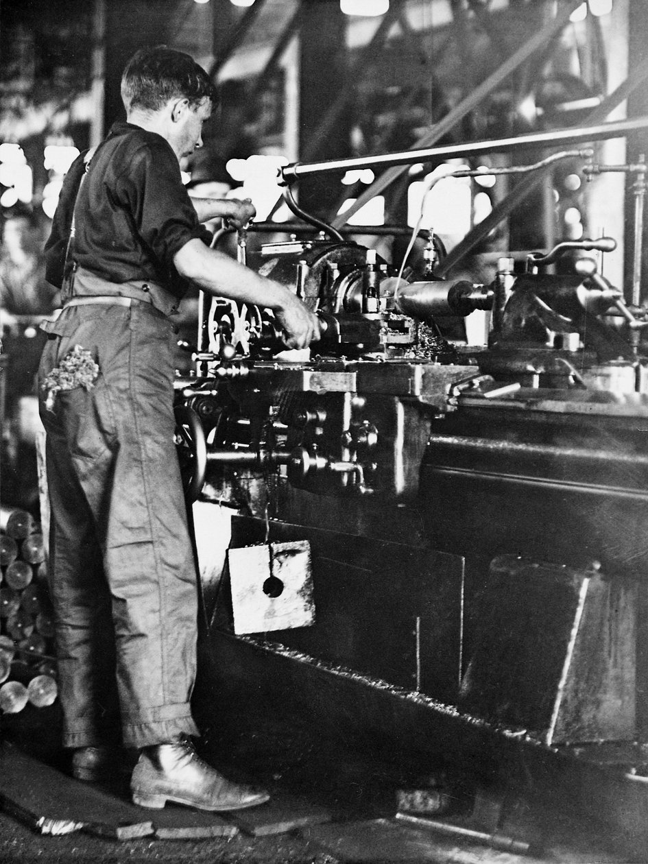 Kauppias, joka valmistaa kuoria Walsh Islandin tehtaalla, Newcastle, New South Wales, n. 1916 tekijältä Australian Photographer
