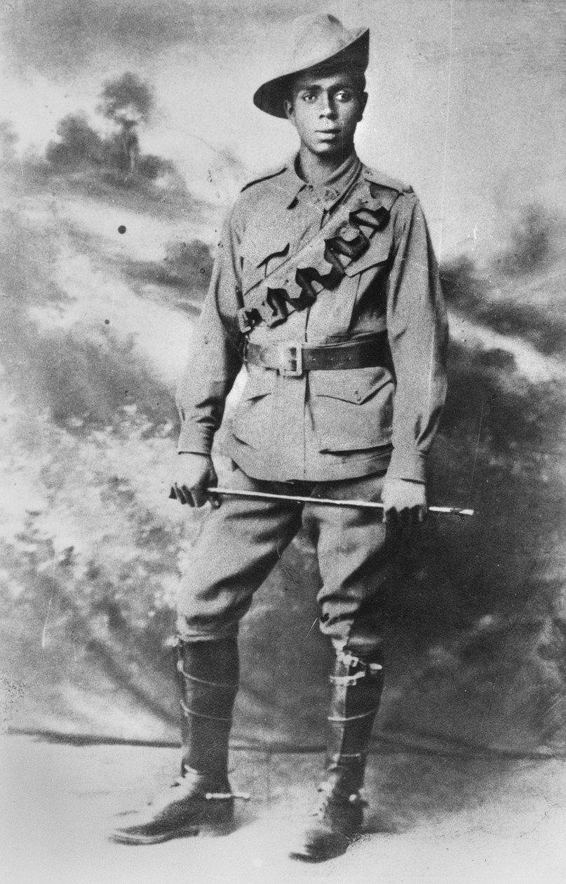 Muotokuva aboriginaalista sotilasta, 234 Private (Pte) Walter Christopher (Chris) George Saunders, n. 1916 tekijältä Australian Photographer