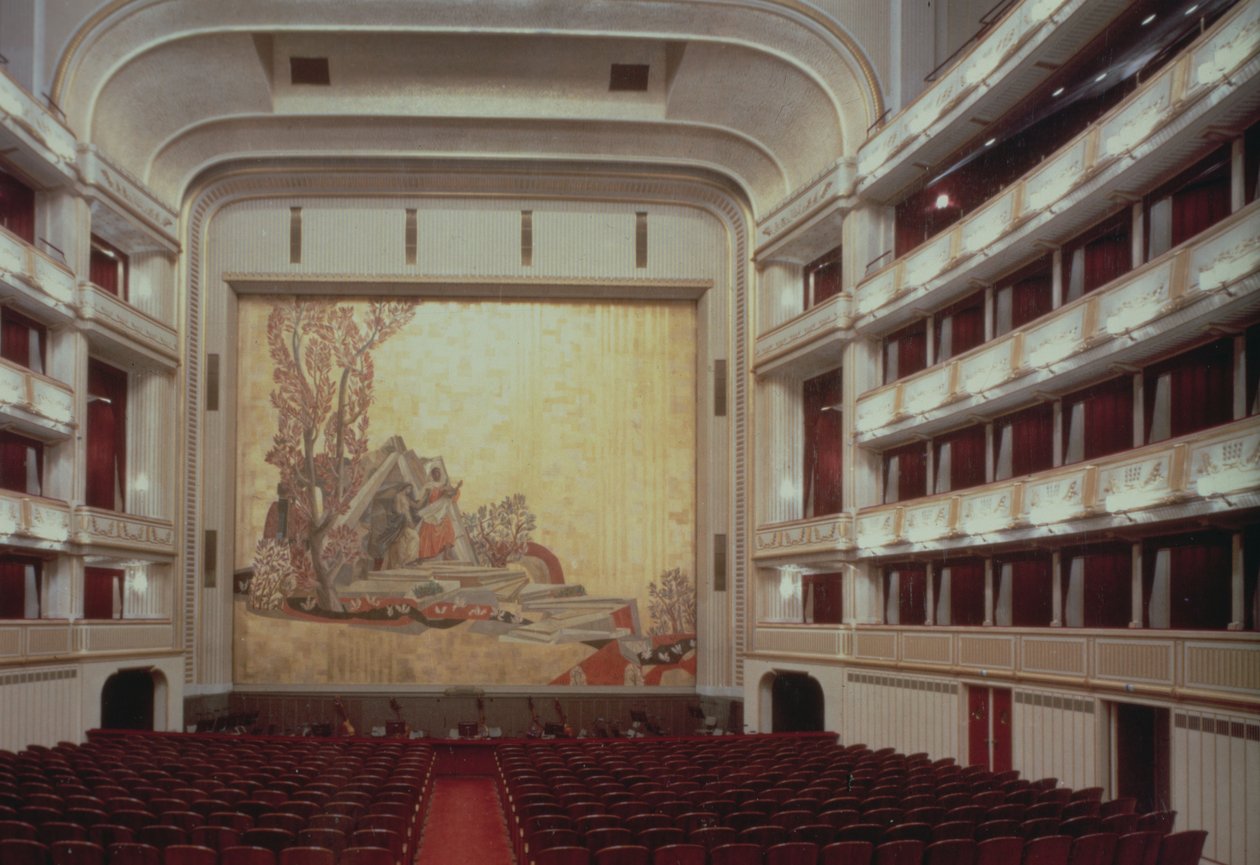 Wienin valtionoopperan auditorio, jossa näkyy kohtaus Orpheuksesta, tuhoutui vuonna 1945, rakennettiin uudelleen ja avattiin uudelleen vuonna 1955 tekijältä Austrian Photographer