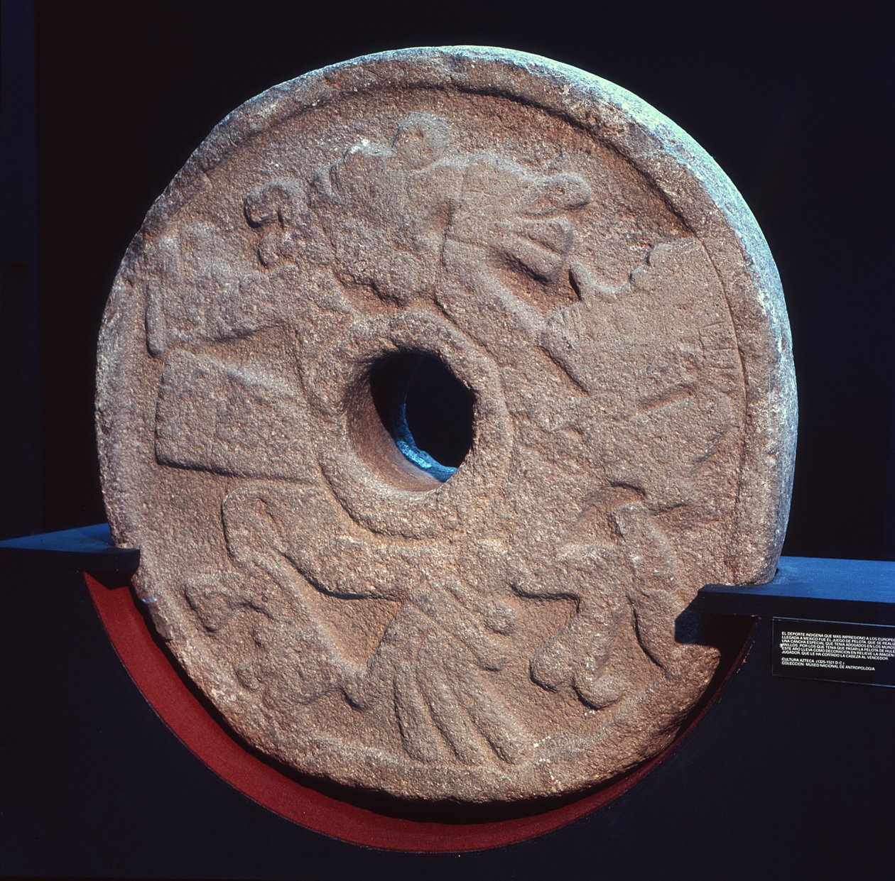 Pelotan pelaamiseen käytetty kivi tekijältä Aztec
