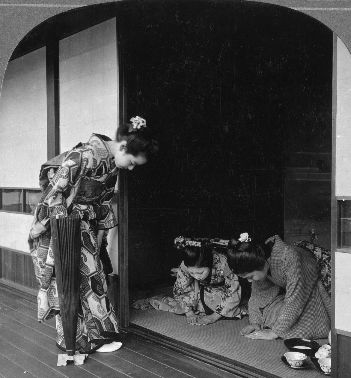 Kolme japanilaista naista, Japani, 1905. tekijältä B. L. Singley