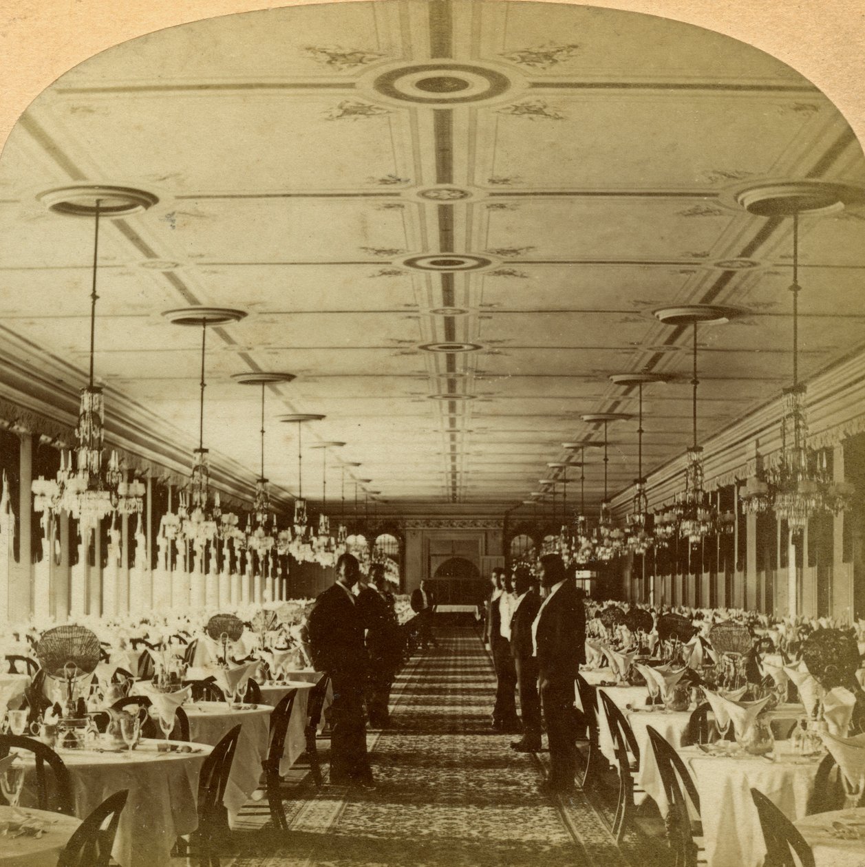 Ruokasali, Grand Union Hotel, Saratoga, New York, Yhdysvallat. tekijältä B. W. Kilburn