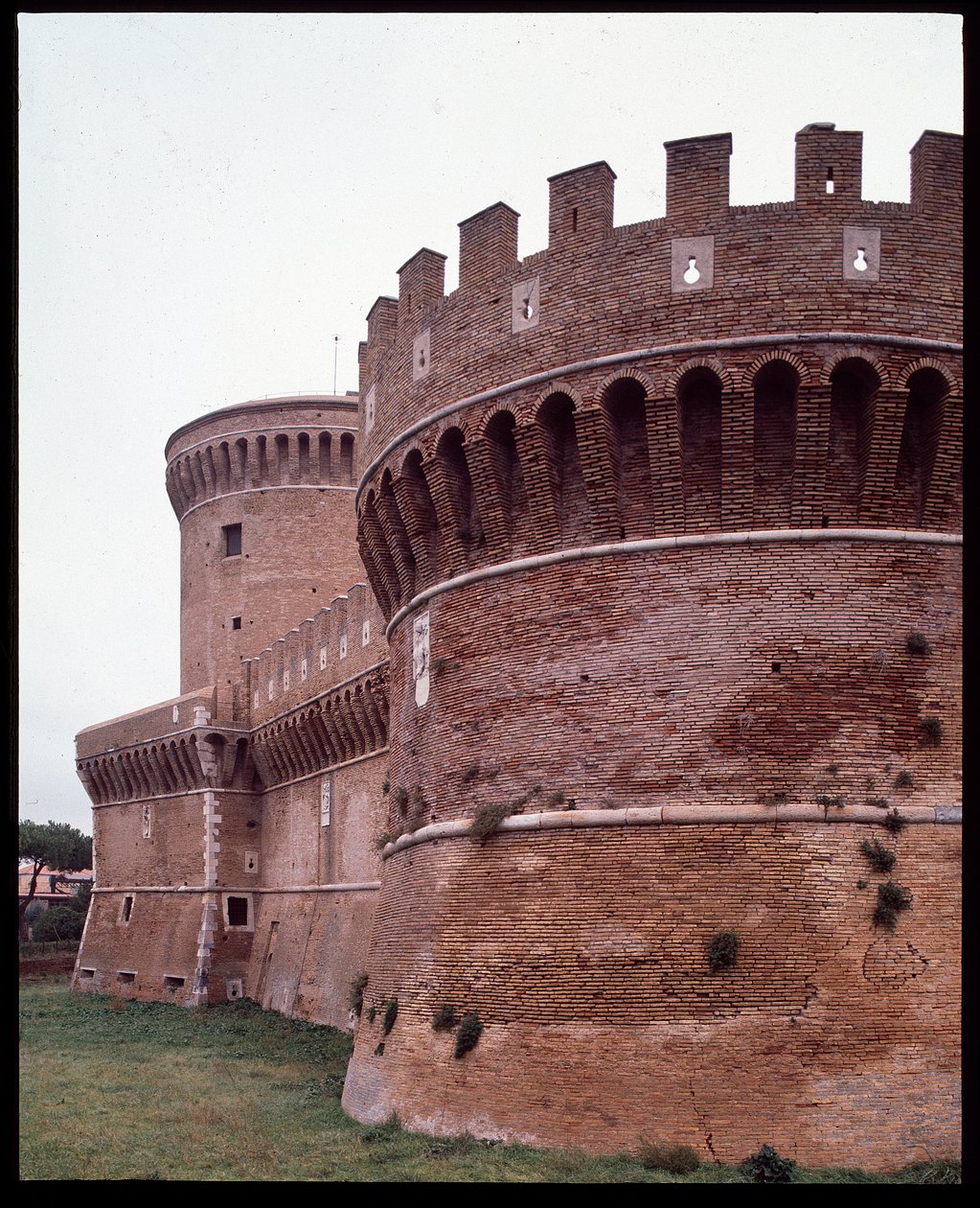 Keskiaikainen taide: näkymä paavi Julius II:n (Giulio) linnasta, jonka on toteuttanut arkkitehti Baccio Pontelli (n. 1450-1494), Gregoriopoli tekijältä Baccio Pontelli