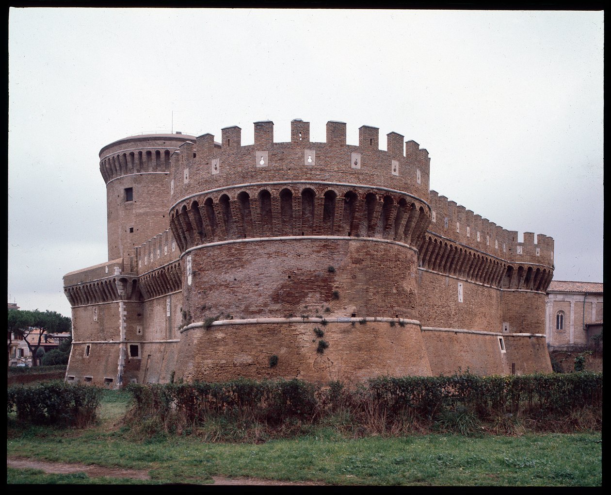 Keskiaikainen taide: näkymä paavi Julius II:n (Giulio) linnasta, jonka on toteuttanut arkkitehti Baccio Pontelli (n. 1450-1494), Gregoriopoli tekijältä Baccio Pontelli