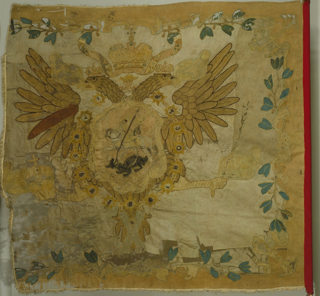 Jalkaväkirykmentin Pyhän Yrjön lippu Anna Ioannovnan aikaan, 1730-luku tekijältä Banners and Standards Flags