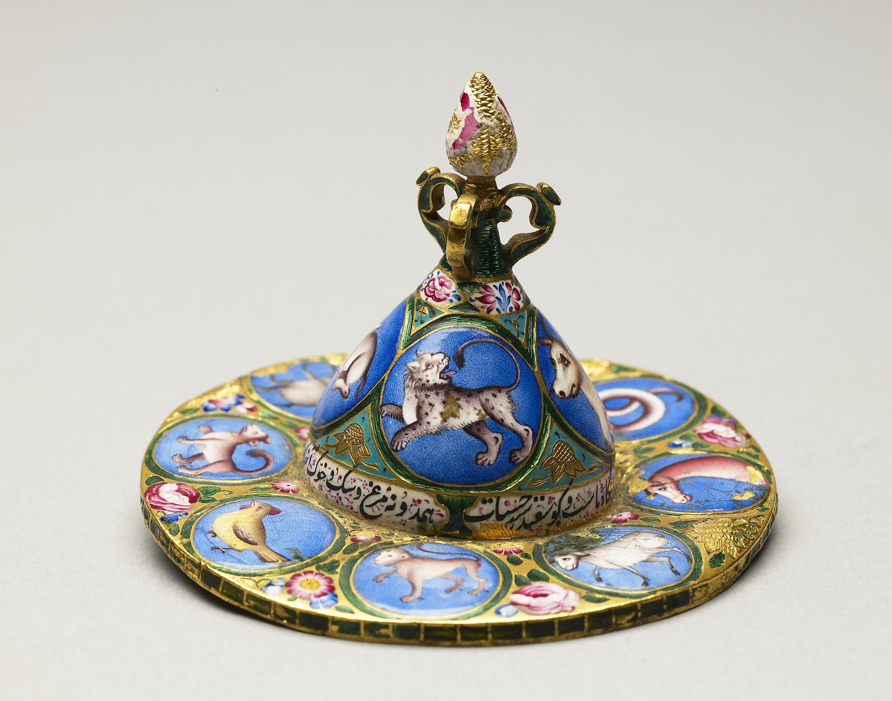 Kannen kulho, lautanen ja lusikka astrologisella koristeella, 1800-luvun alku tekijältä Baqir