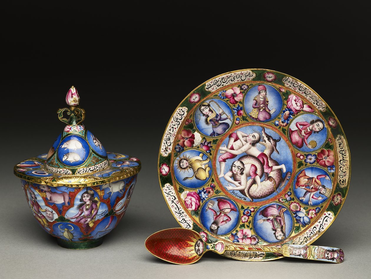 Kannen kulho, lautanen ja lusikka astrologisella koristeella, 1800-luvun alku tekijältä Baqir