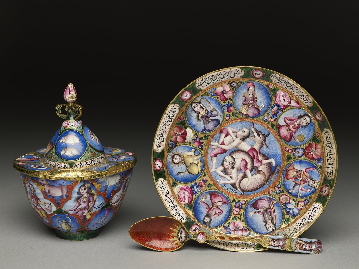 Kannen kulho, lautanen ja lusikka astrologisella koristeella, 1800-luvun alku tekijältä Baqir