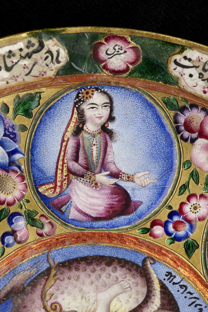 Kannen kulho, lautanen ja lusikka astrologisella koristeella, 1800-luvun alku (emali ja kulta) tekijältä Baqir Baqir