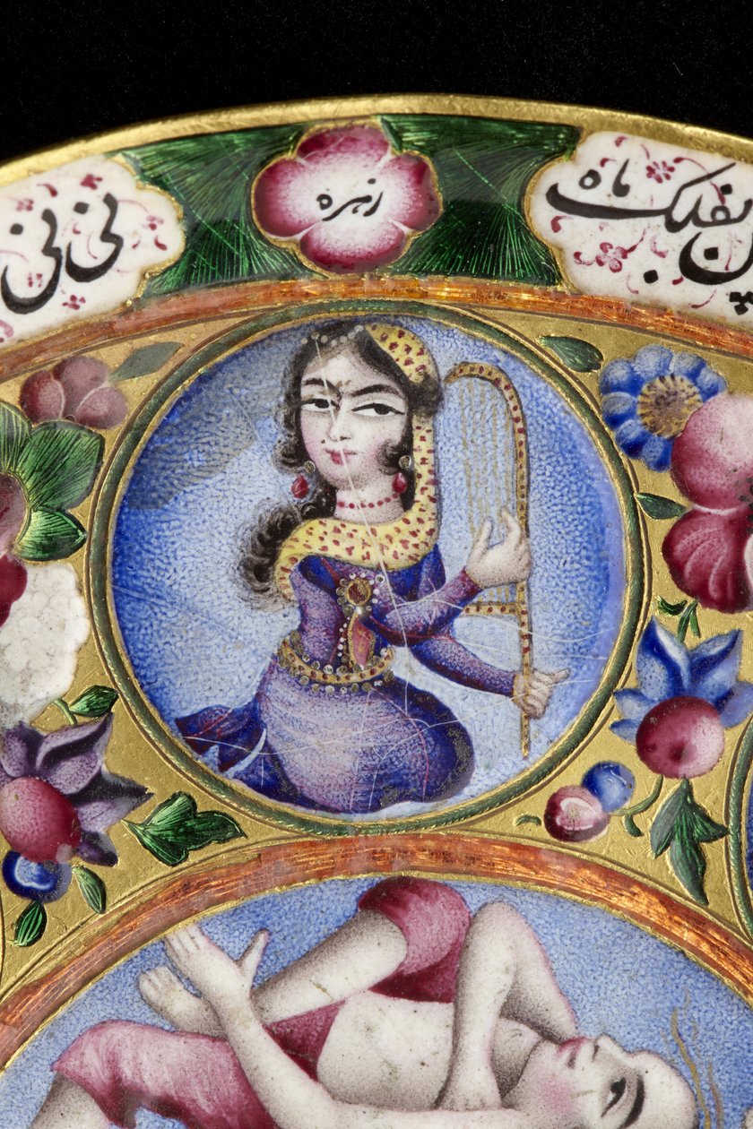 Kannen kulho, lautanen ja lusikka astrologisella koristeella, 1800-luvun alku (emali ja kulta) tekijältä Baqir Baqir
