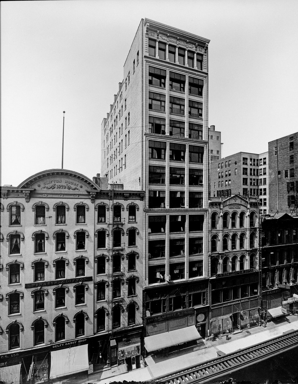 Clifton House, Thomas Church -rakennus ja J. P. Atwater -rakennus, Chicago, Illinois, USA, n. 1900 (b/w kuva) tekijältä Barnes and Crosby