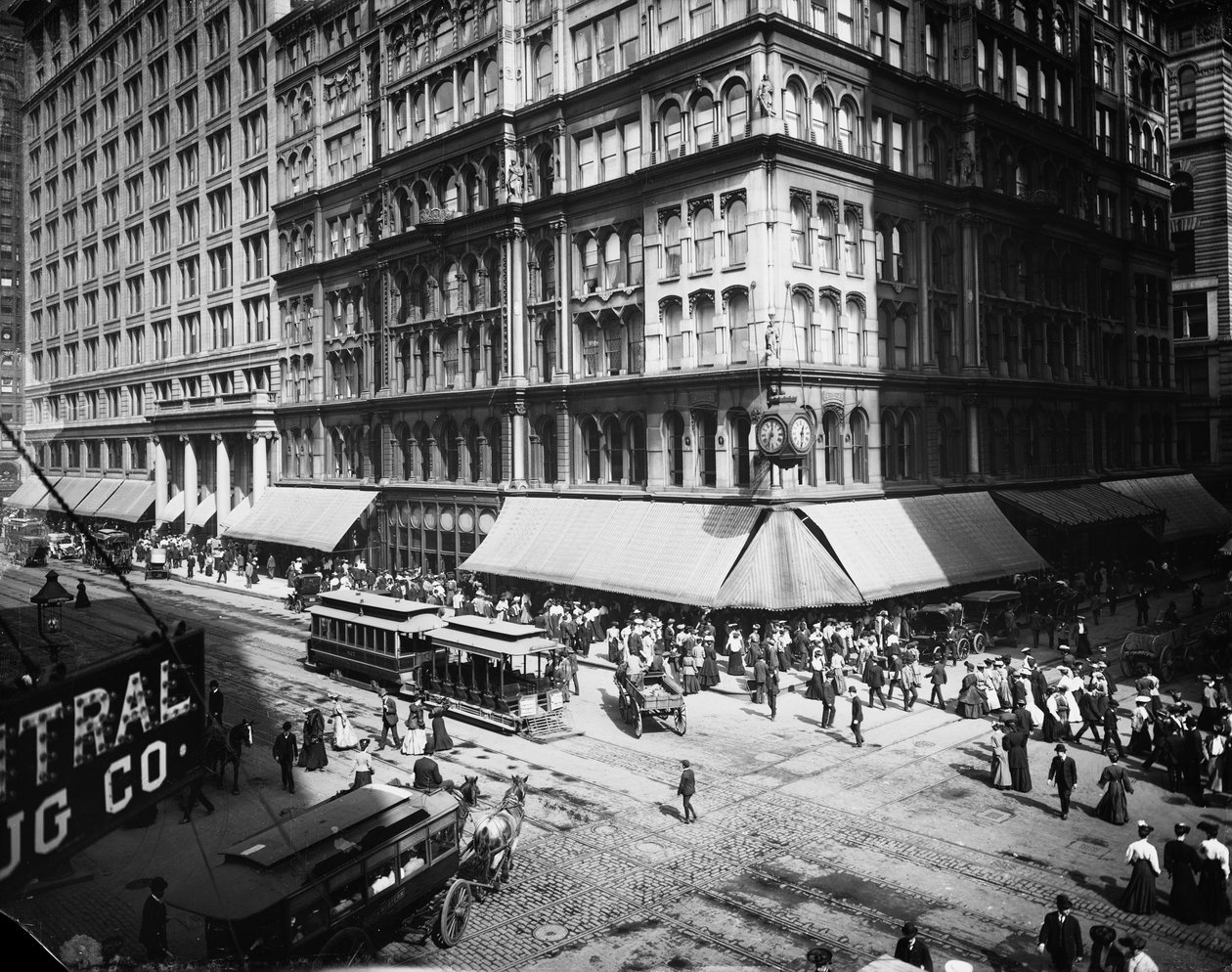 Marshall Field & Company, Chicago, Illinois, USA, n. 1905 (b/w valokuva) tekijältä Barnes and Crosby